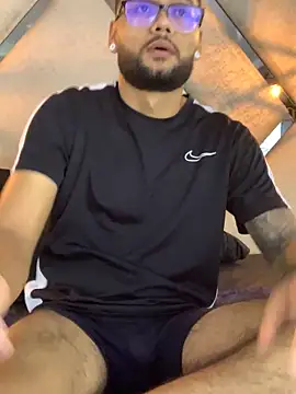 KyleJoss30 online show from April 2, 9:34 pm