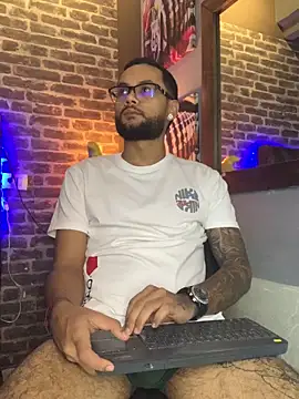 KyleJoss30 online show from April 7, 9:15 pm