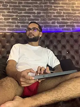 KyleJoss30 online show from April 13, 9:31 pm