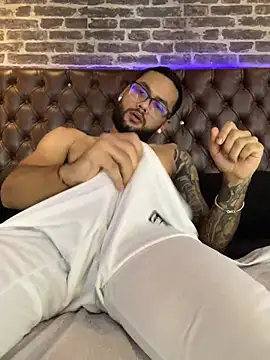 KyleJoss30 online show from April 15, 7:58 pm