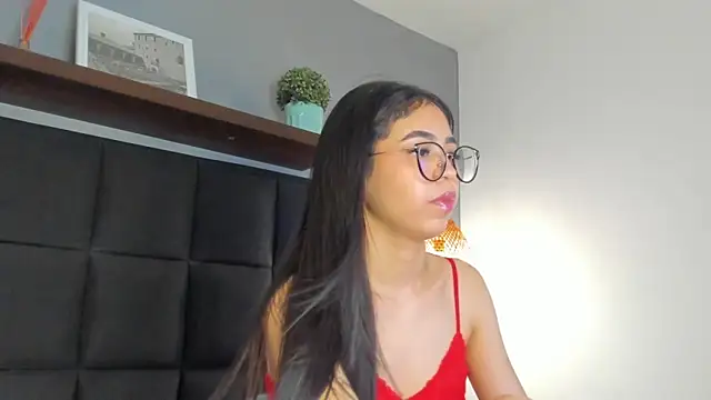 sofi alix online show from April 5, 8:06 pm