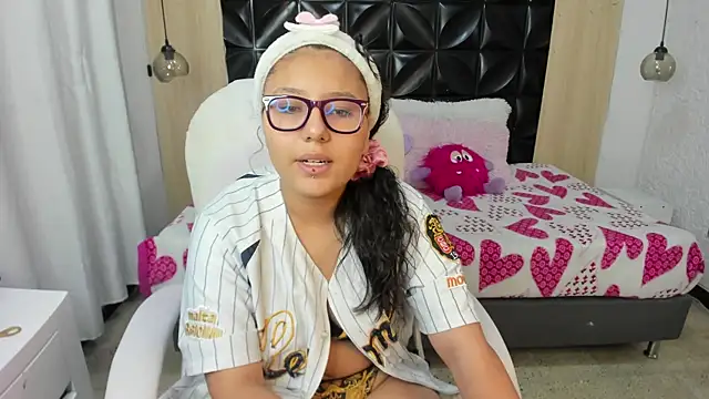 Rapthalia  online show from April 8, 11:21 am