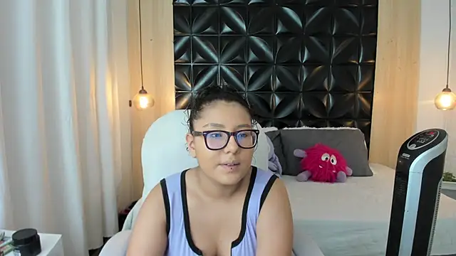 Rapthalia  online show from April 15, 11:16 pm