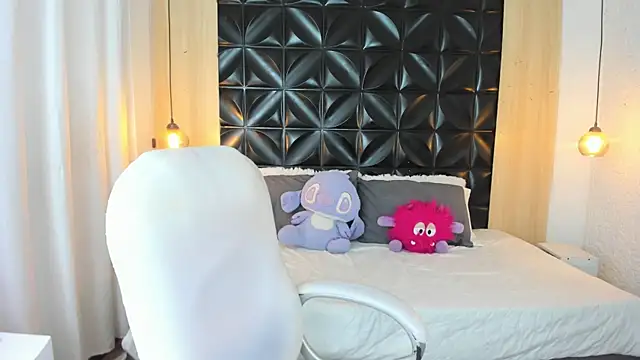 Rapthalia  online show from April 17, 5:10 am