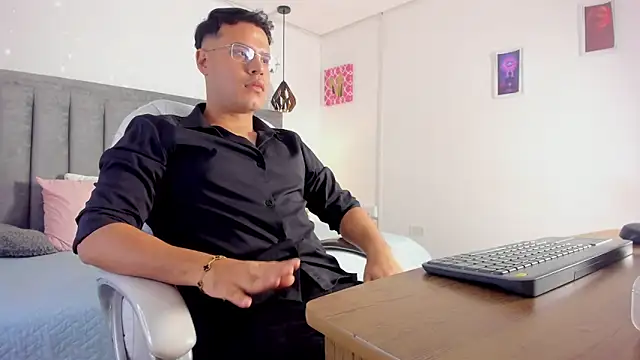 Liam ruse online show from March 21, 8:12 pm