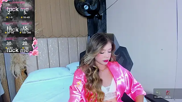 EmilyJohnsoon online show from April 11, 8:46 pm