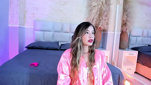 EmilyJohnsoon online show from April 16, 1:56 pm