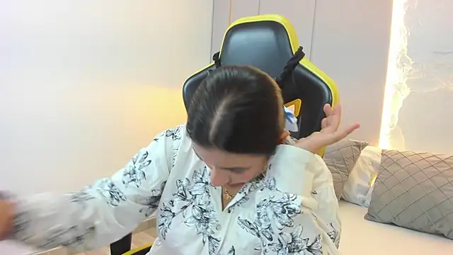 kira relish online show from April 6, 11:33 am