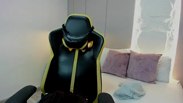 kira relish online show from April 9, 11:15 am