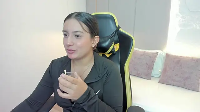 kira relish online show from April 20, 11:24 am