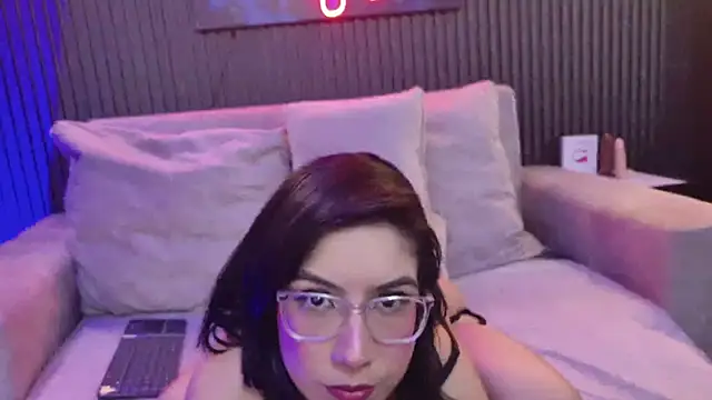 HannaMiller01  online show from April 13, 7:52 pm