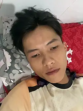 Nguyencuong1999 online show from April 4, 5:06 am