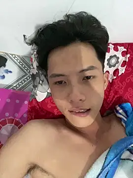 Nguyencuong1999 online show from April 14, 10:27 pm