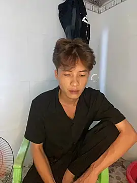 Nguyencuong1999 online show from May 31, 4:42 am