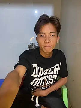Nguyencuong1999 online show from June 1, 1:24 pm