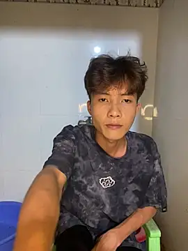 Nguyencuong1999 online show from June 2, 1:13 pm