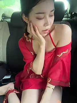 kiki-chloe online show from April 13, 7:25 am