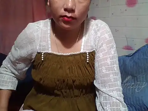 Hena   online show from April 9, 10:59 pm