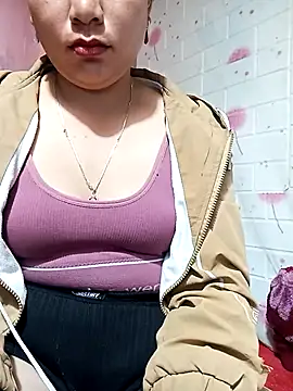 Snapshot of Hena__ chatting on April 26, 12:47 pm Hena online show from April 26, 12:47 pm