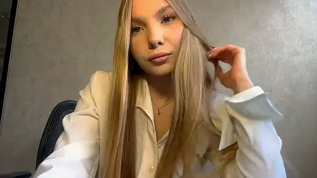 CarolineNine online show from March 29, 12:49 pm