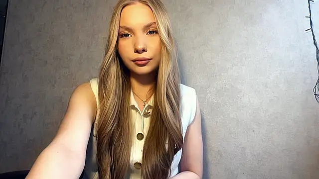 CarolineNine online show from April 9, 2:11 pm