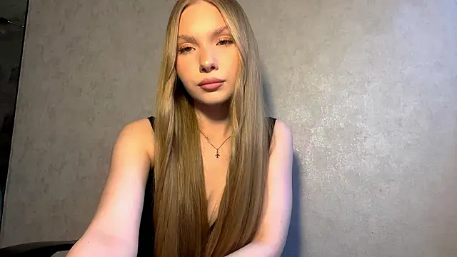 CarolineNine online show from April 10, 2:22 pm