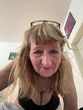 MatureKim online show from March 31, 2:28 pm