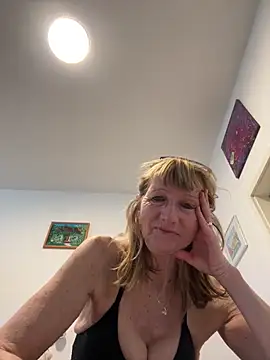 MatureKim online show from April 3, 3:21 pm