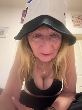 MatureKim online show from April 4, 6:27 pm