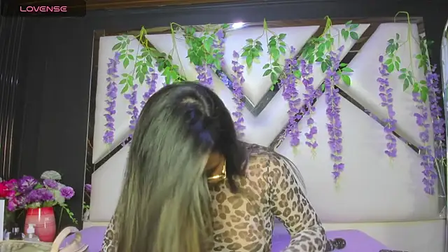 Freyaa Millerr online show from April 11, 5:01 am