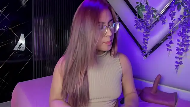 Snapshot of Freyaa_Millerr chatting on July 4, 4:40 am Freyaa Millerr online show from July 4, 4:40 am