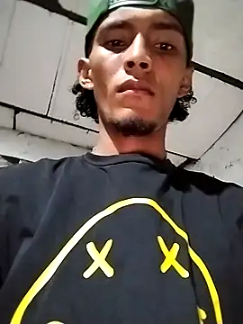 spittermasterpig1 online show from April 18, 5:33 am