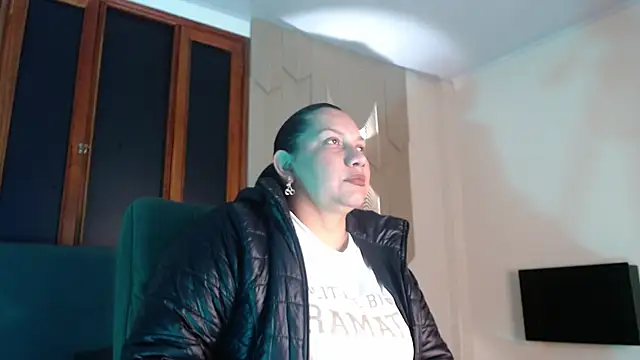 mia coral1 online show from April 7, 1:50 am