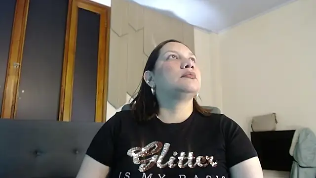 mia coral1 online show from April 15, 3:24 am