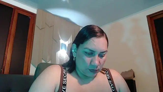 mia coral1 online show from April 16, 4:41 pm