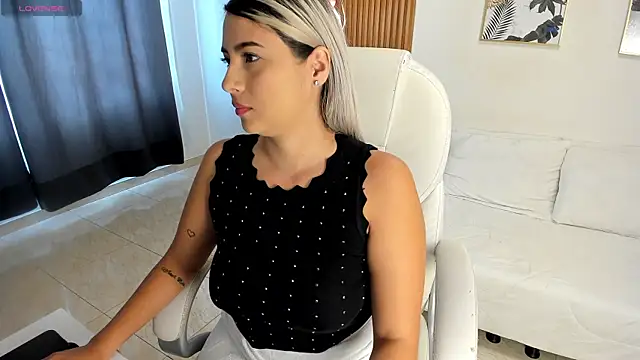 shadixa Luxxx online show from April 7, 1:44 pm