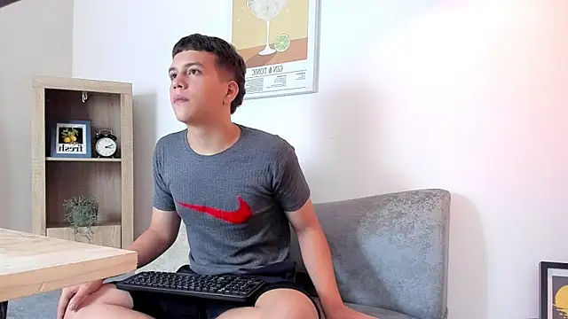 dennis hills online show from March 21, 12:54 pm