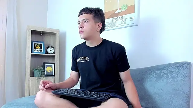 dennis hills online show from March 26, 12:33 pm