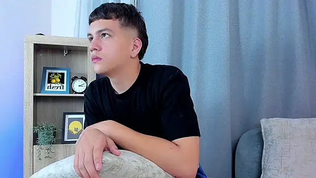 dennis hills online show from March 30, 12:28 pm