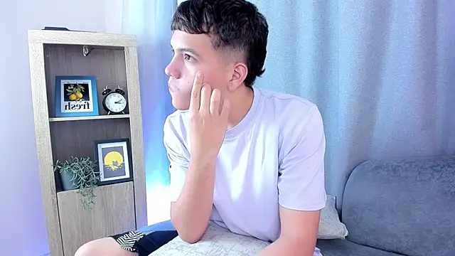 dennis hills online show from April 4, 12:13 pm