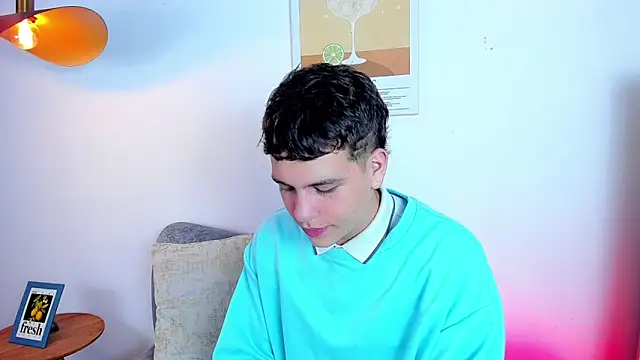 dennis hills online show from April 8, 12:38 pm