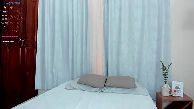 dennis hills online show from April 13, 8:03 pm