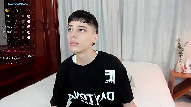 dennis hills online show from April 17, 2:09 pm