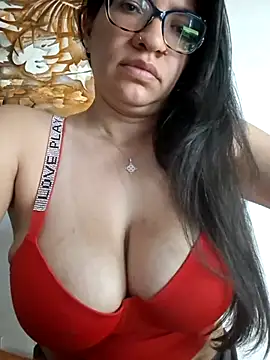 Gia-and-Lara online show from March 29, 1:22 pm