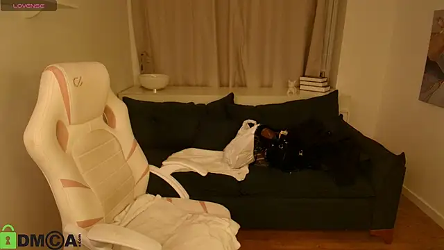 Stacy Tyler online show from April 13, 3:34 am