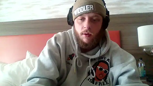 alejandro69420 online show from April 6, 7:37 pm