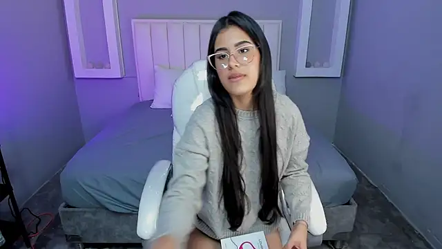 KeilyBennett online show from April 4, 8:06 pm