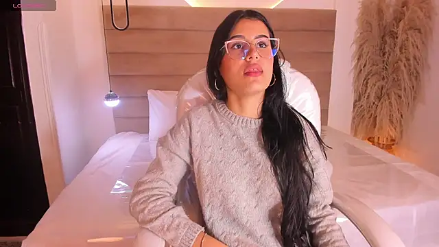 KeilyBennett online show from April 18, 12:03 am