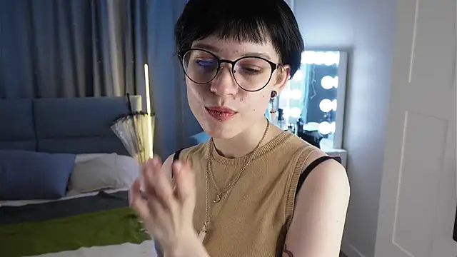 RubieNibbs online show from March 28, 7:35 pm