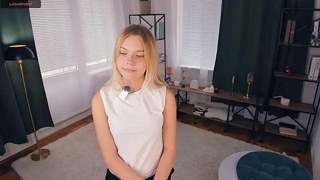 InesPiek online show from April 16, 8:48 am